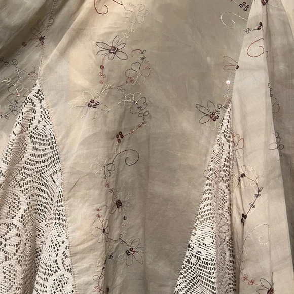 Multicolored, floral embroidered design with sequins, size XL - Picture 4 of 4